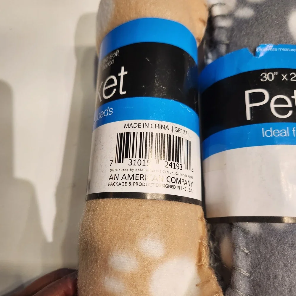 Set of 3 Pet Blankets Paw Print Fleece 30x215 Ideal for Crate Bed Car